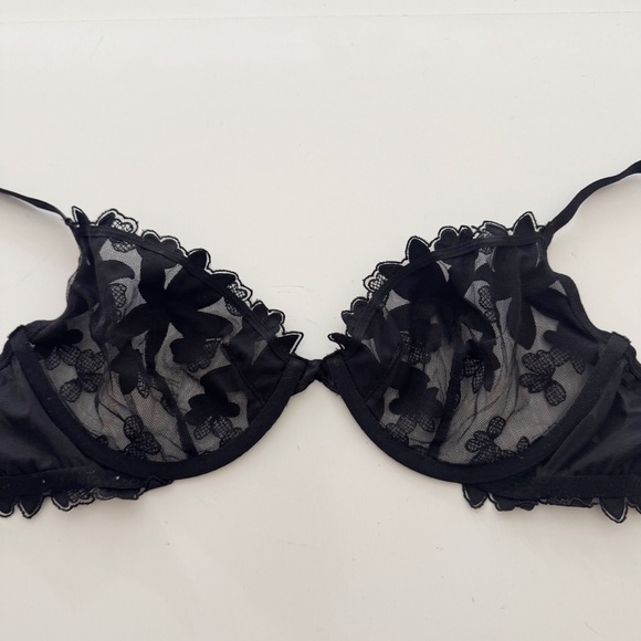 Victoria’s Secret Black Lace Unlined Plunge Bra - Picture 8 of 10
